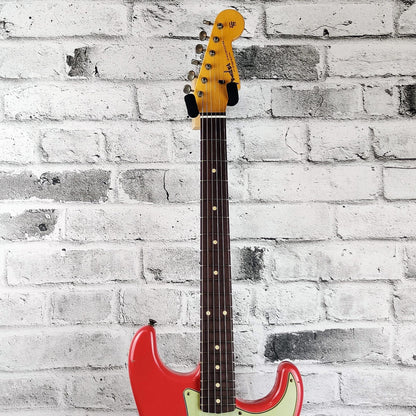 Fender Custom Shop Limited Edition ’62/’63 Stratocaster Journeyman Relic, Rosewood Fingerboard – Aged Fiesta Red