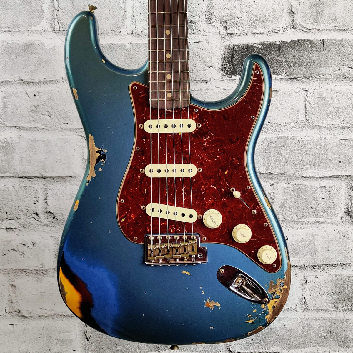 Fender Custom Shop Limited Edition '61 Stratocaster, Heavy Relic, Aged Lake Placid Blue Over 3-Colour Sunburst
