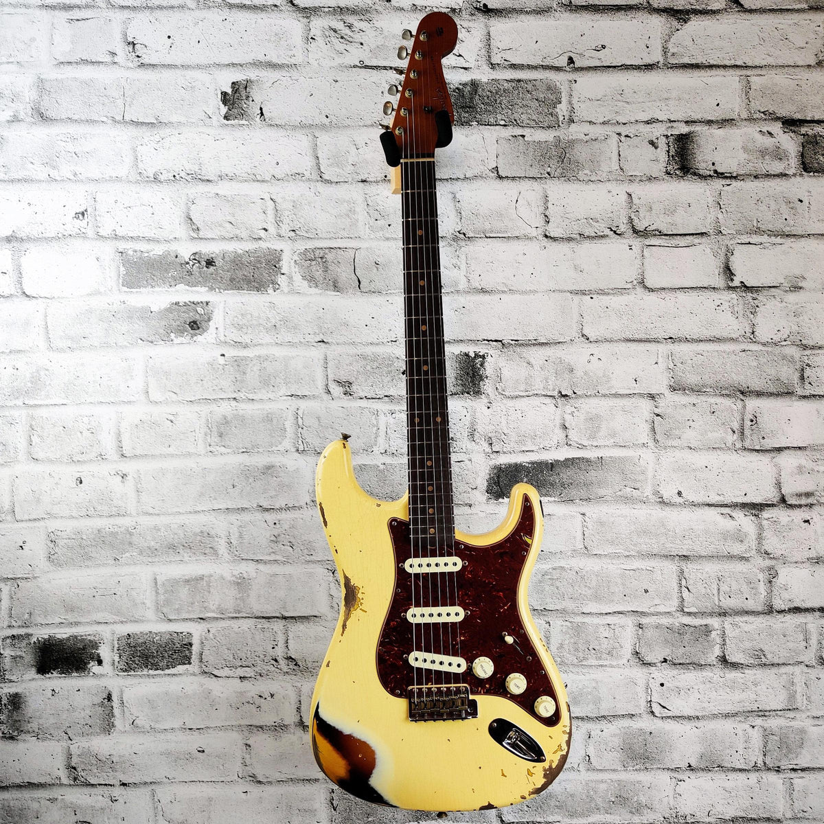 Fender Custom Shop Limited Edition '61 Stratocaster, Heavy Relic, Aged Vintage White Over 3-Colour Sunburst