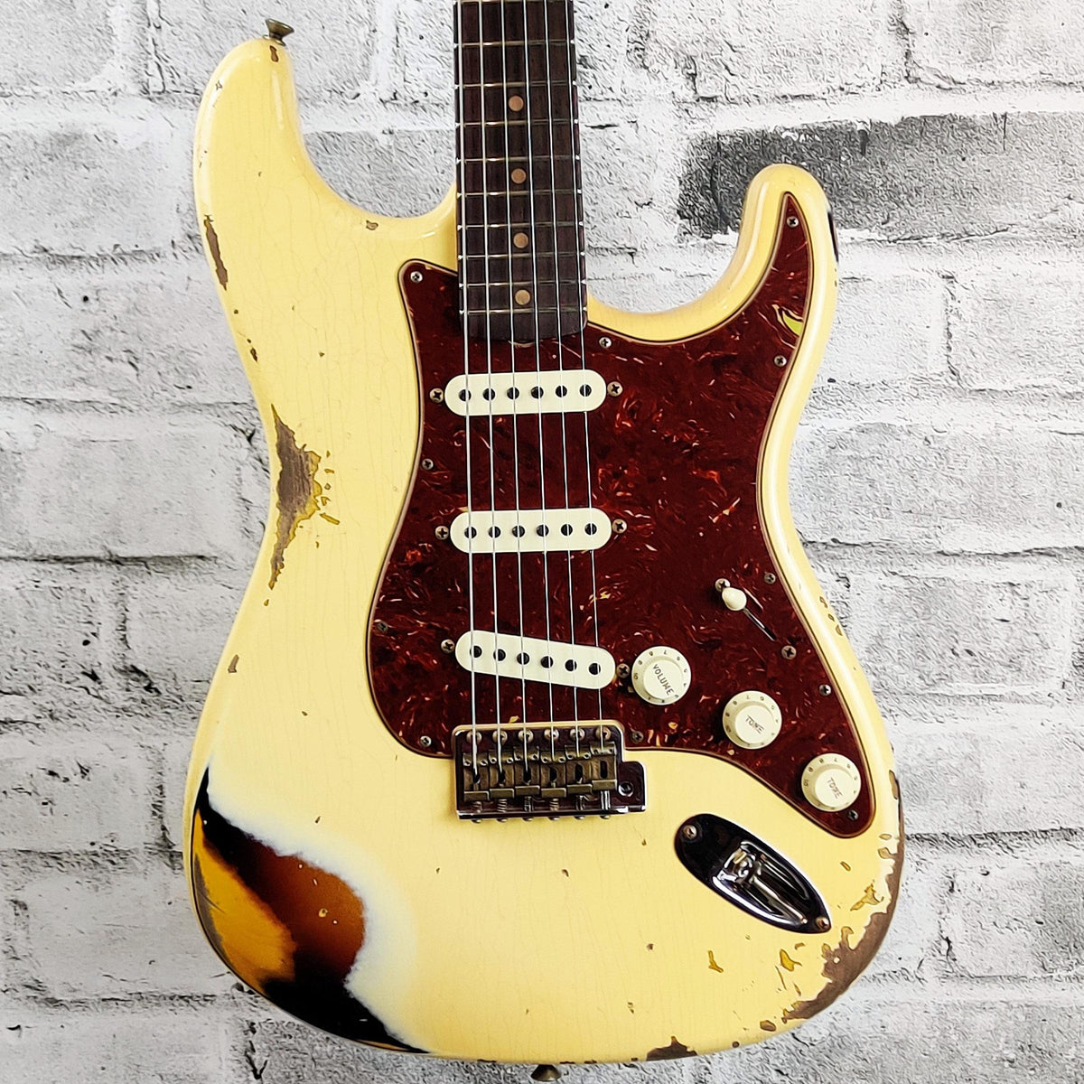 Fender Custom Shop Limited Edition '61 Stratocaster, Heavy Relic, Aged Vintage White Over 3-Colour Sunburst