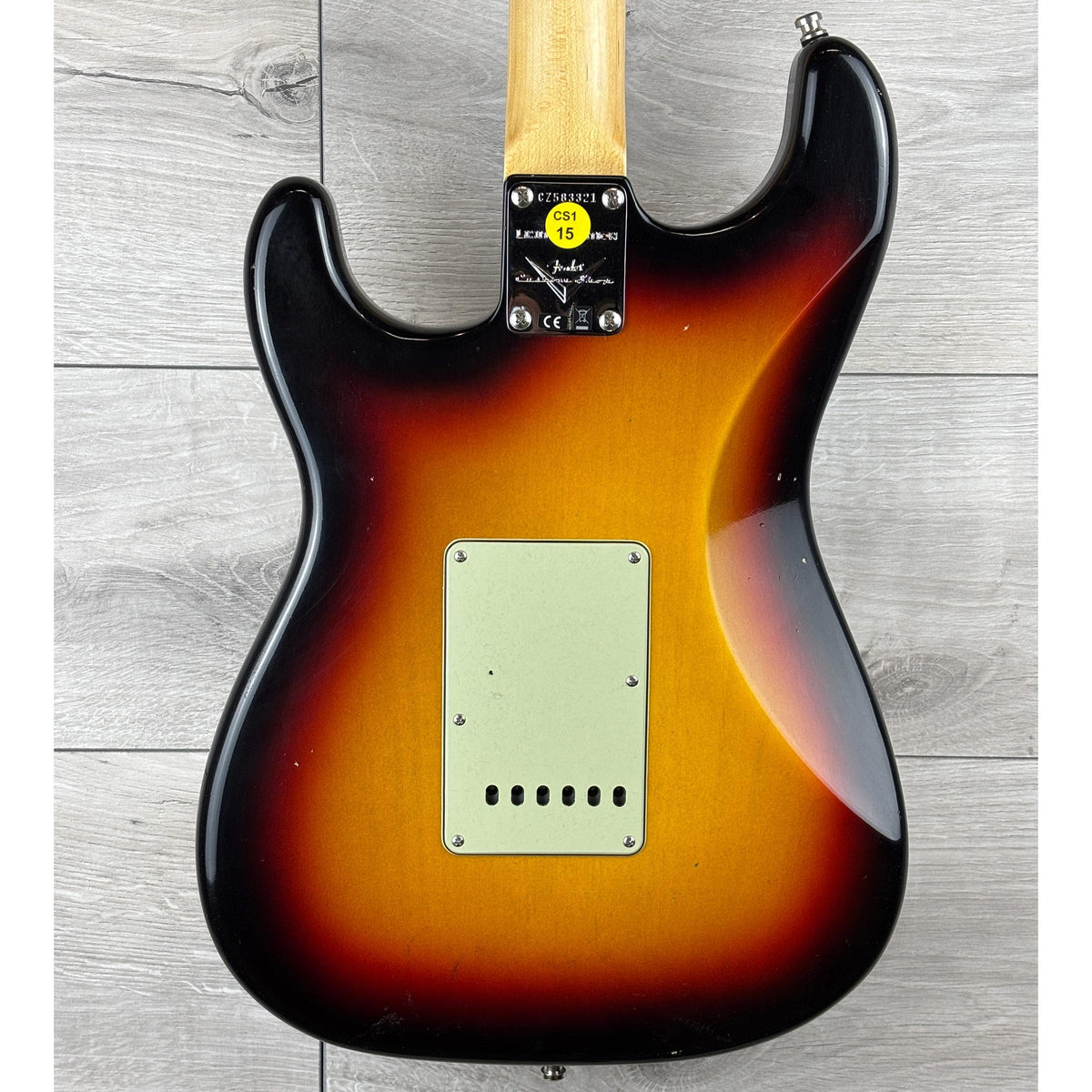 FENDER Custom Shop 1965 Journeyman Custom Relic Stratocaster, Aged 3-Tone Sunburst