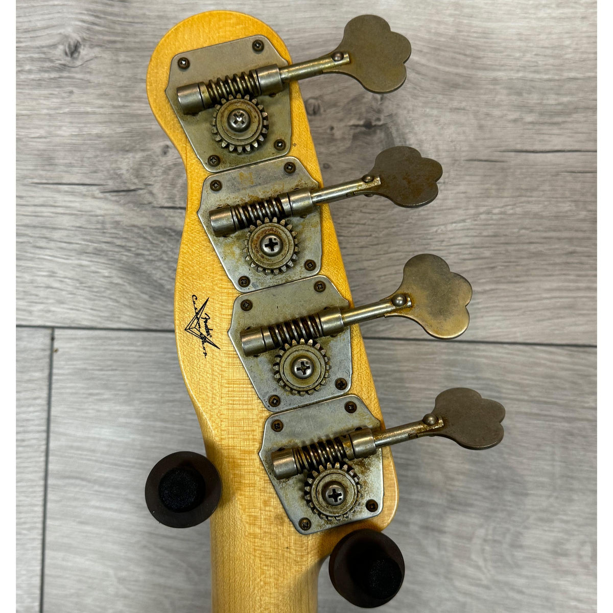 FENDER Custom Shop 1954 Precision Bass Journeyman Relic, 1-Piece Quartersawn Maple Neck Fingerboard, Aged 2-Color Sunburst