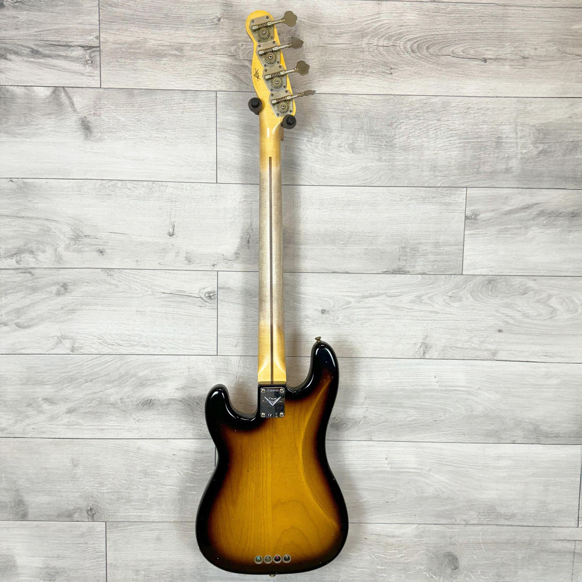 FENDER Custom Shop 1954 Precision Bass Journeyman Relic, 1-Piece Quartersawn Maple Neck Fingerboard, Aged 2-Color Sunburst