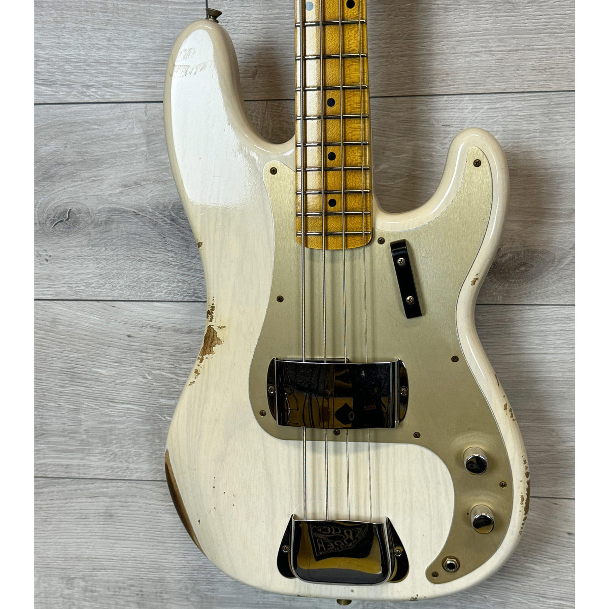 FENDER Custom Shop Limited Edition P-Jazz Bass Relic, 1-Piece Quartersawn Maple Neck Fingerboard, Aged White Blonde