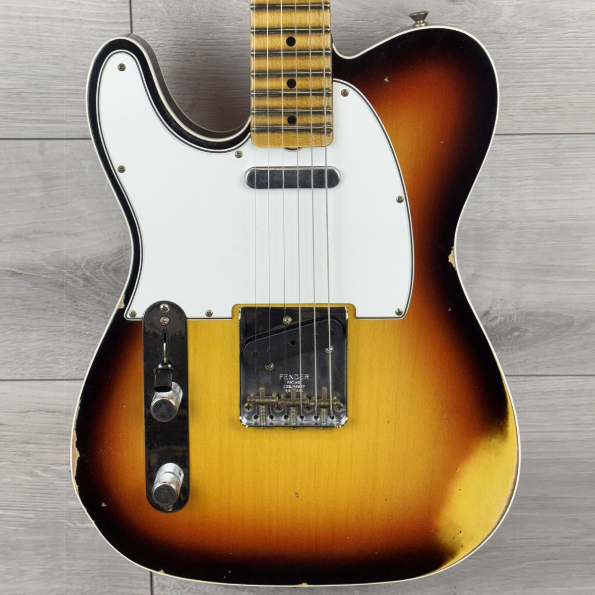 FENDER Custom Shop 1965 Telecaster Custom Left Hand Relic, Maple Neck, Faded 3-Tone Sunburst
