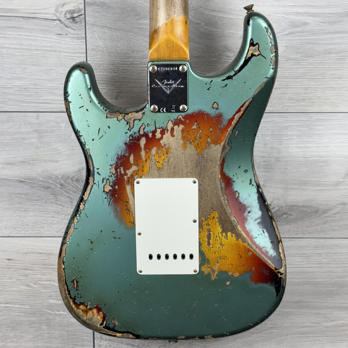 FENDER Custom Shop 1965 Stratocaster Super Heavy Relic, Rosewood Fingerboard, Super Faded Aged Sherwood Green Metallic over 3-Color Sunburst