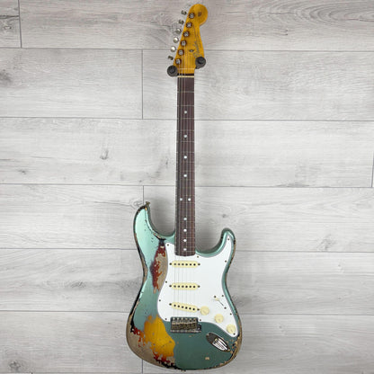 FENDER Custom Shop 1965 Stratocaster Super Heavy Relic, Rosewood Fingerboard, Super Faded Aged Sherwood Green Metallic over 3-Color Sunburst