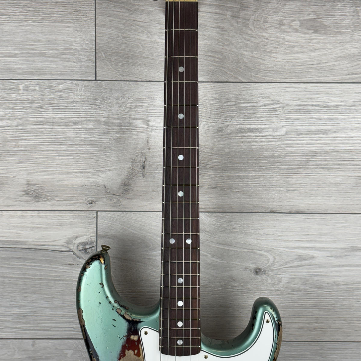 FENDER Custom Shop 1965 Stratocaster Super Heavy Relic, Rosewood Fingerboard, Super Faded Aged Sherwood Green Metallic over 3-Color Sunburst