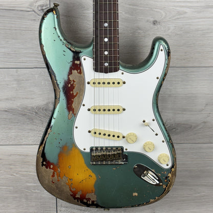 FENDER Custom Shop 1965 Stratocaster Super Heavy Relic, Rosewood Fingerboard, Super Faded Aged Sherwood Green Metallic over 3-Color Sunburst