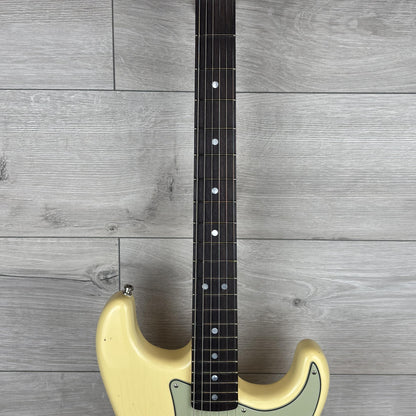 FENDER Custom Shop Limited Edition '65 Stratocaster Journeyman Relic, Aged Vintage White