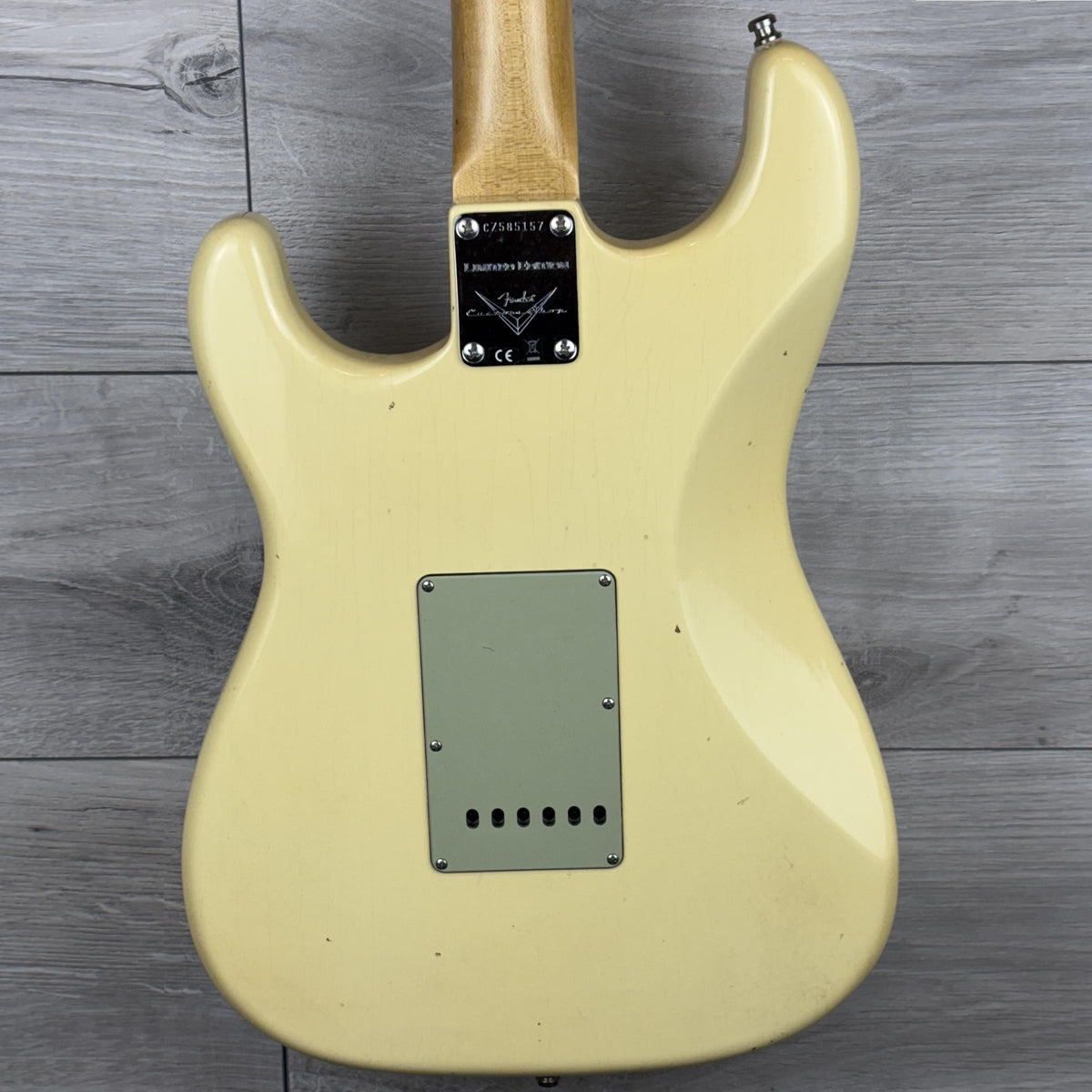 FENDER Custom Shop Limited Edition '65 Stratocaster Journeyman Relic, Aged Vintage White