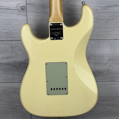 FENDER Custom Shop Limited Edition '65 Stratocaster Journeyman Relic, Aged Vintage White
