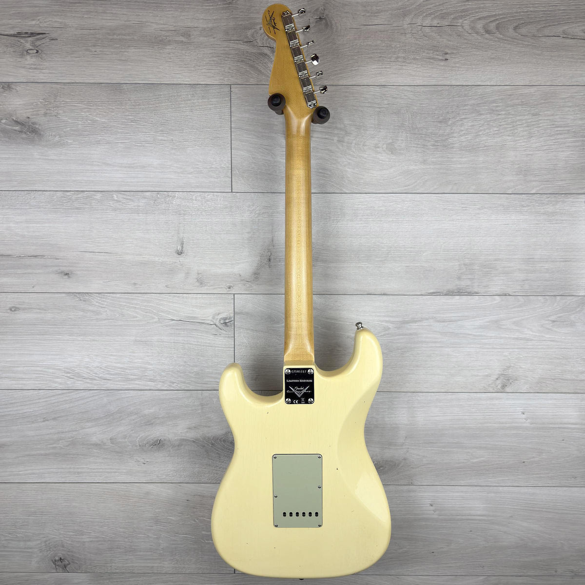 FENDER Custom Shop Limited Edition '65 Stratocaster Journeyman Relic, Aged Vintage White