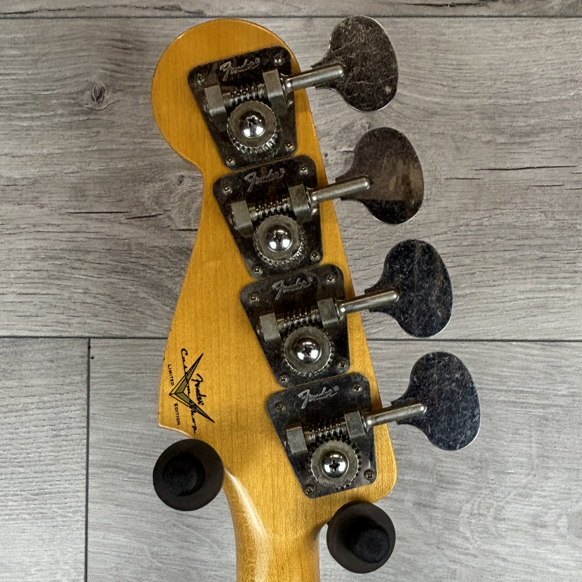FENDER Custom Shop Limited Edition '60s Jazz Bass Journeyman Relic, 3A Rosewood Fingerboard, Aged Fiesta Red