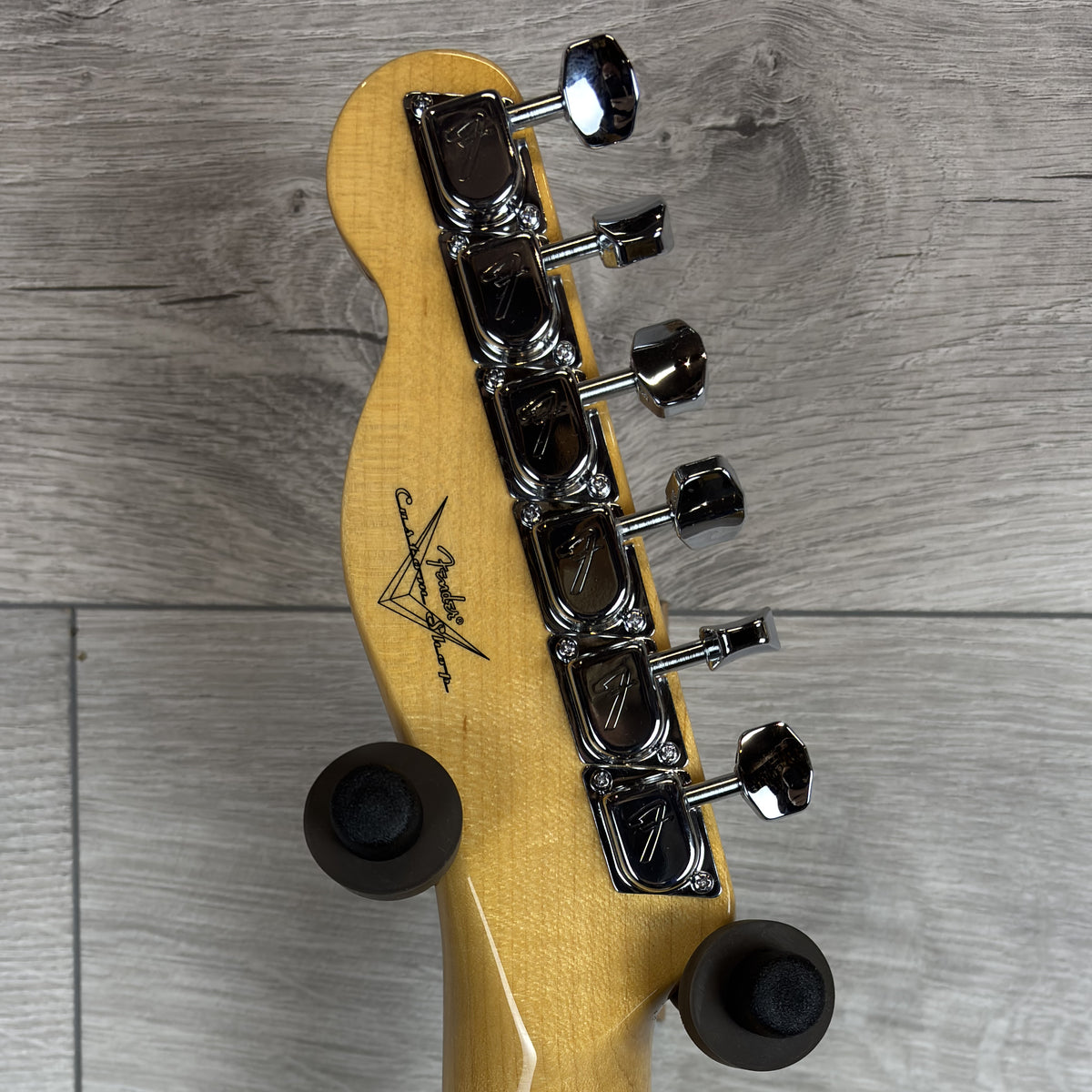 FENDER Custom Shop 1969 Telecaster NOS, Maple Fingerboard, Target 3-Color Sunburst