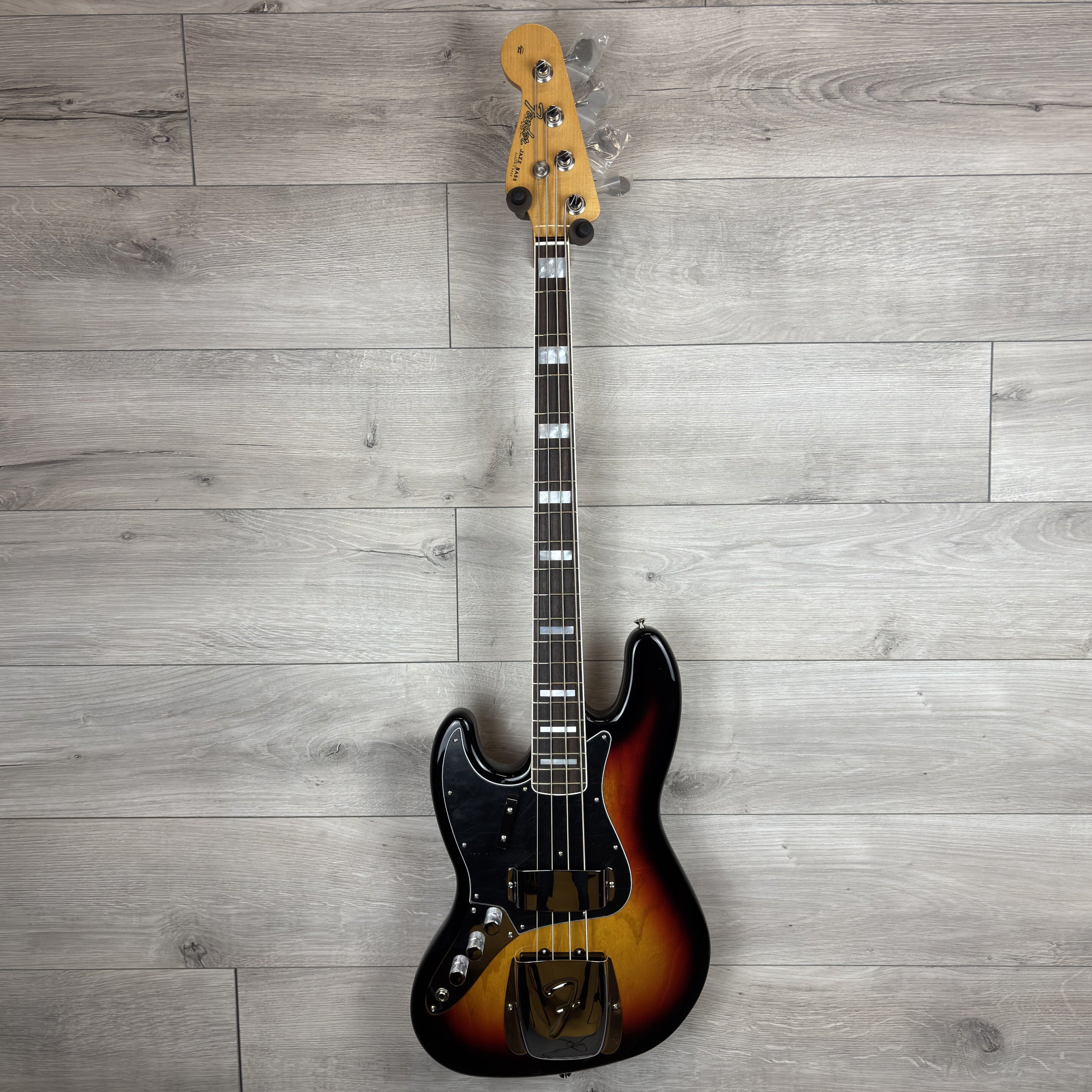 FENDER Custom Shop Custom Jazz Bass Left Hand NOS, 3-Color Sunburst