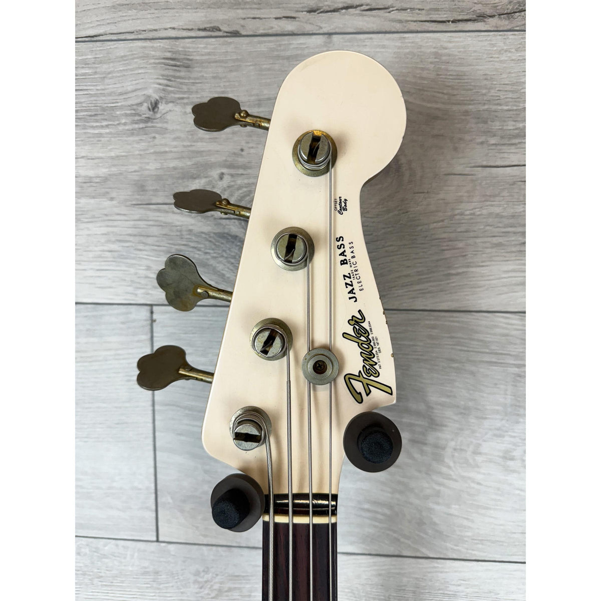 FENDER 1961 Jazz Bass Heavy Relic, 3A Rosewood Fingerboard, Super Faded Aged Shell Pink