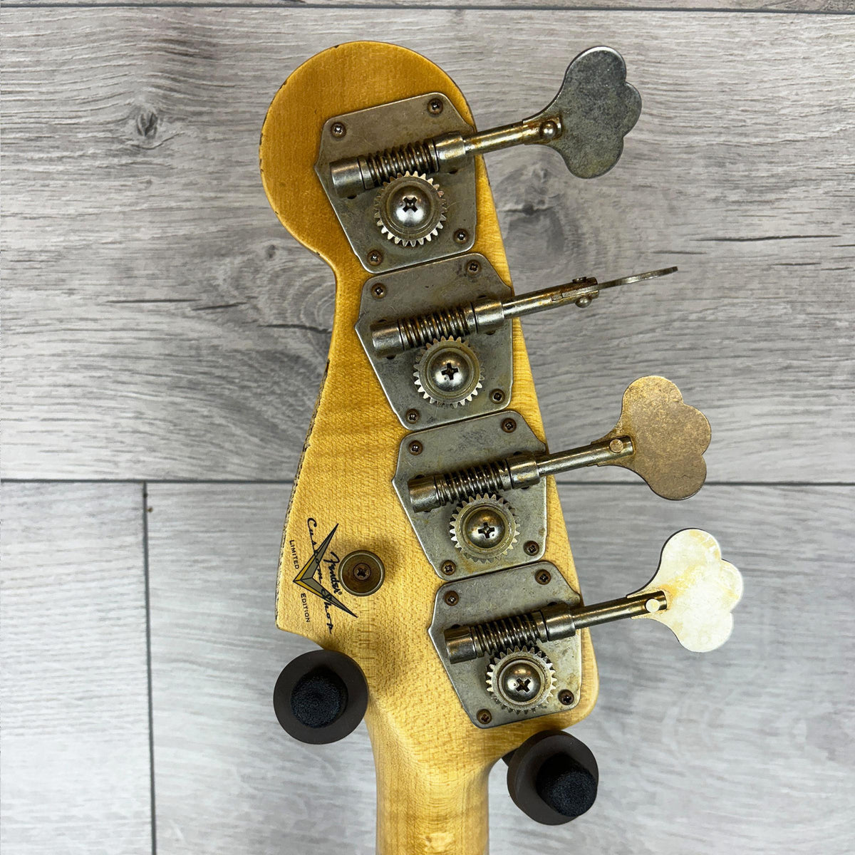 FENDER Custom Shop Limited Edition P-Jazz Bass Relic, 1-Piece Quartersawn Maple Neck Fingerboard, Aged Cimarron Red